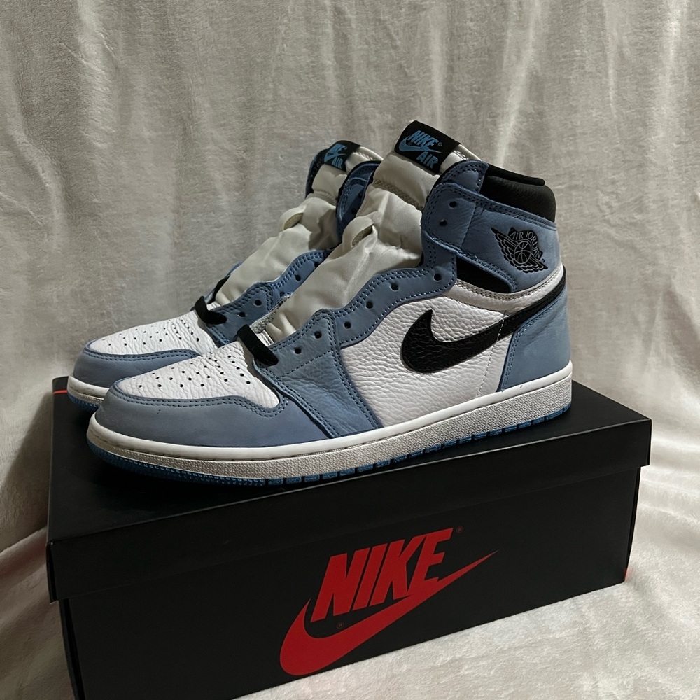 Nike Air Jordan 1 Men's Sneakers Retro High University Blue, Size 10.5